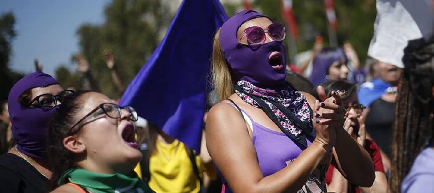 Mujeres marchan en Chile