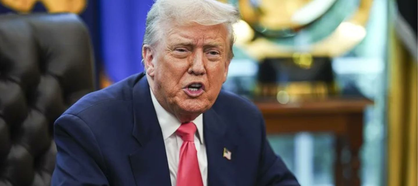 Trump amenaza con cortar fondos federales a escuelas de California que no cumplan sus políticas trans