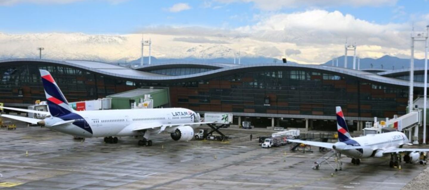 Detienen en aeropuerto de Chile a dos mujeres estadounidenses
