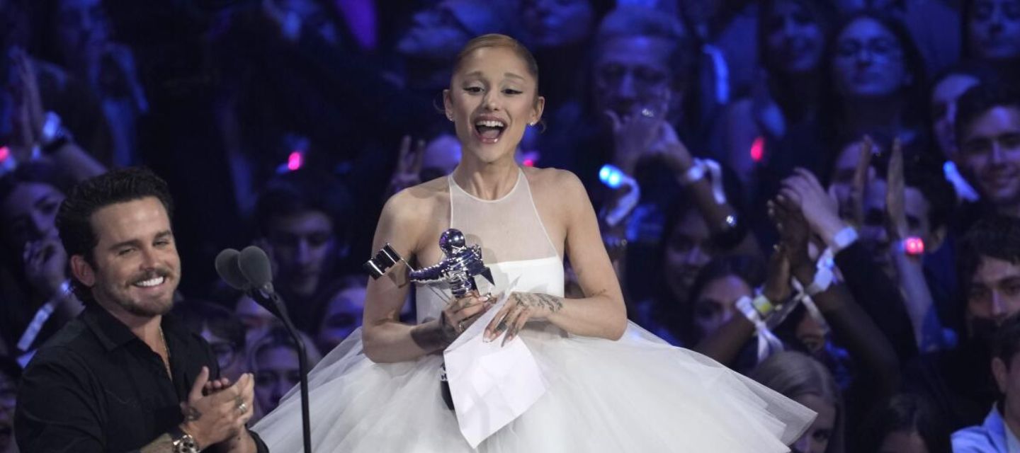 Ariana Grande y Lady Gaga brillan en los MTV VMA