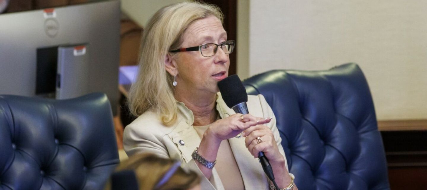 La representante demócrata Kelly Skidmore