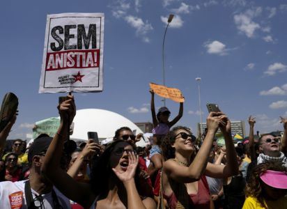 Miles de brasileños marcharon el domingo