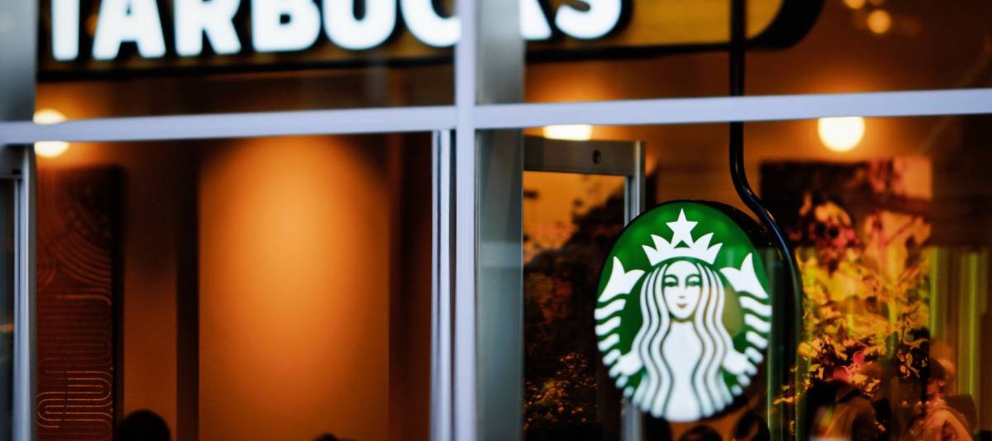 Starbucks cerrará tiendas