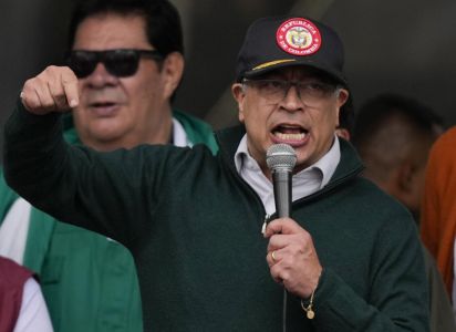 El gobierno colombiano presentó un fusil diseñado y fabricado por su industria estatal