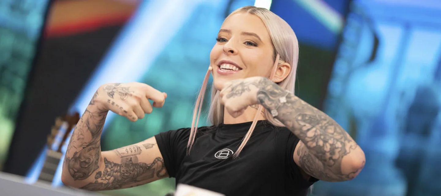 La rapera y cantante puertorriqueña Young Miko anunció este miércoles que se unirá a Billie Eilish 