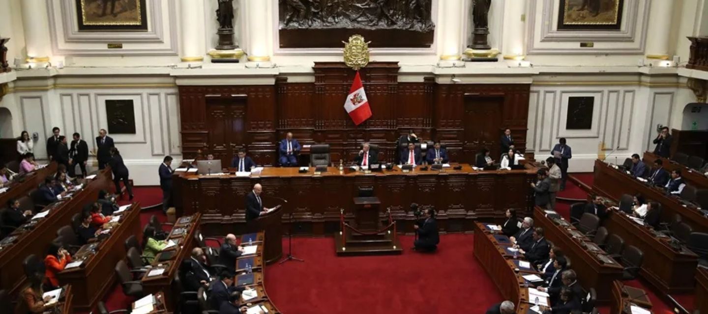 El Congreso de Perú analiza sancionar a Lucinda Vásquez