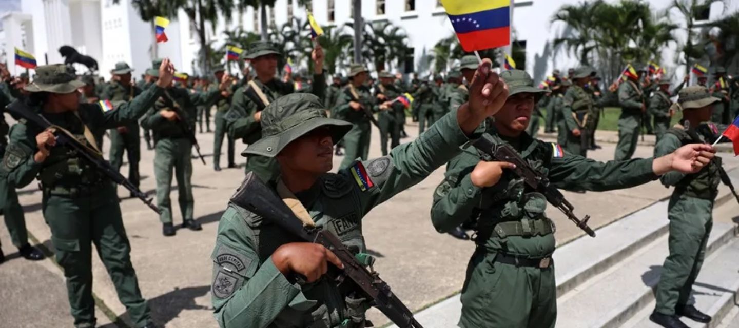 Venezuela moviliza 200 mil militares