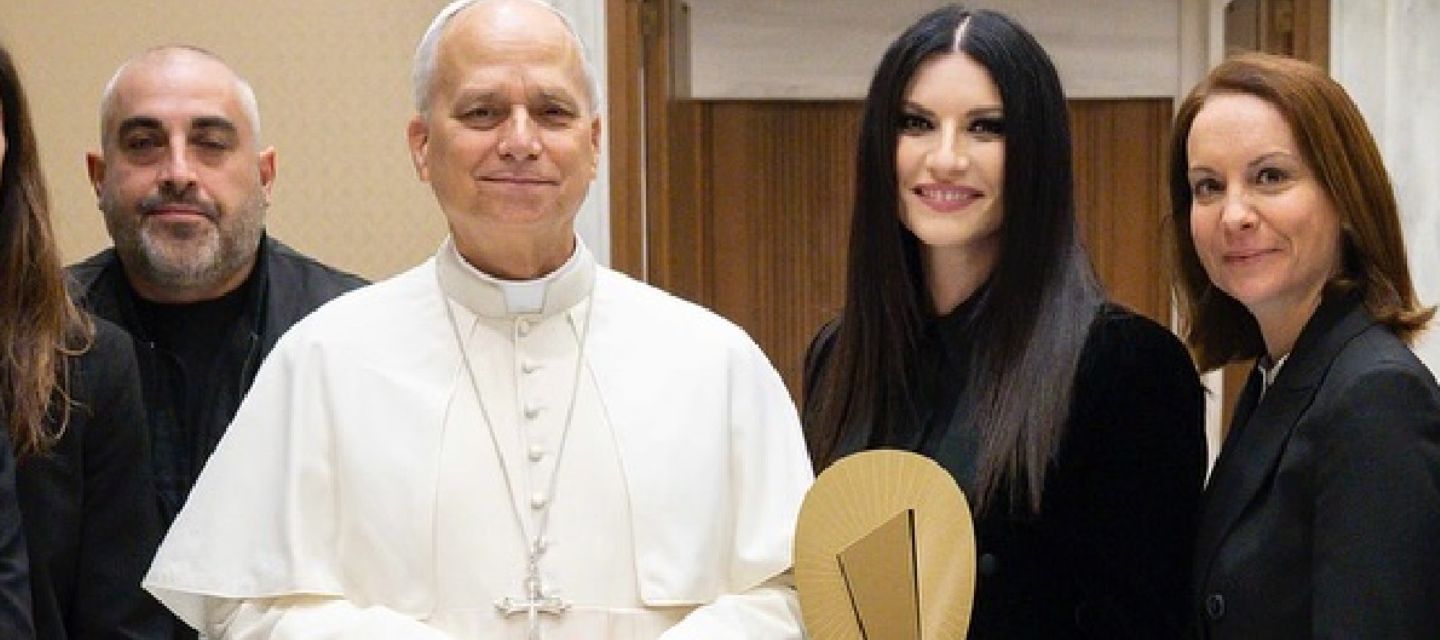 Laura Pausini sorprendió al papa León XIV