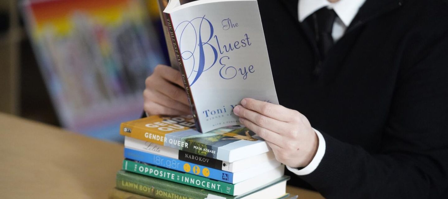 Colegio peruano apela multa por libros vetados