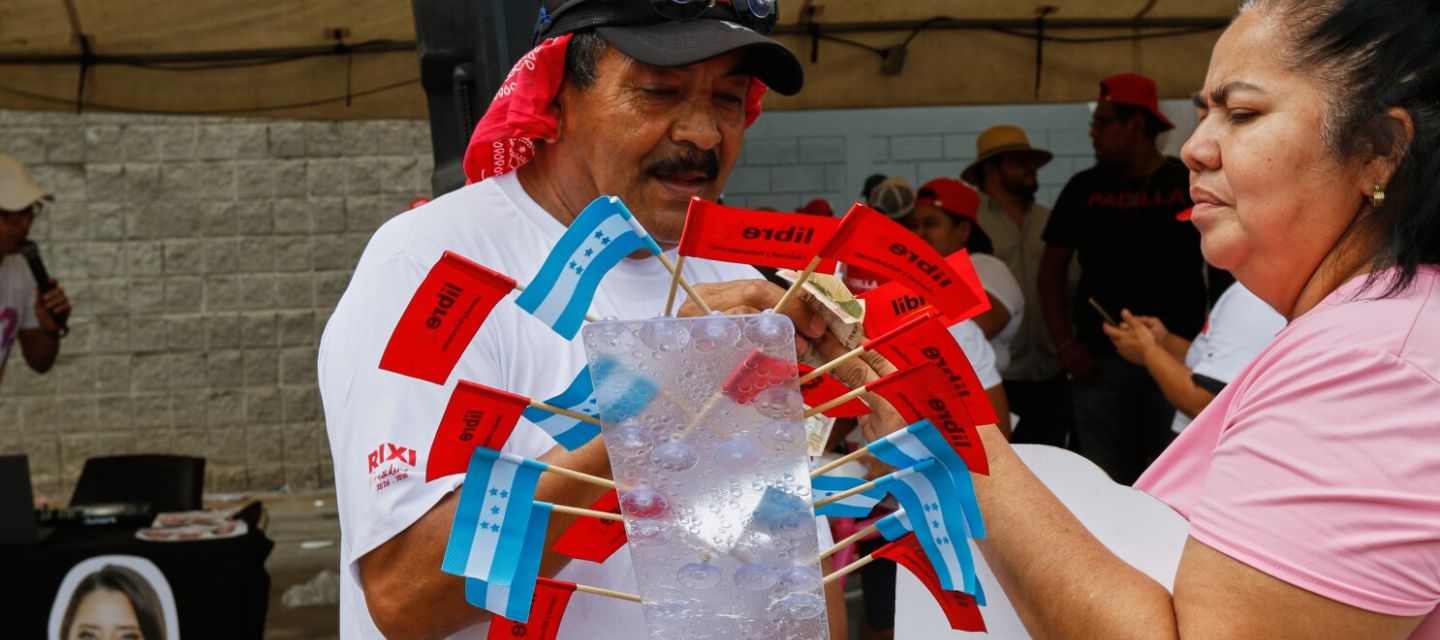 Los principales candidatos en Honduras cerraron campaña entre denuncias de fraude