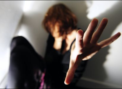 La OMS reveló que una de cada tres mujeres ha sufrido violencia de pareja o sexual. 