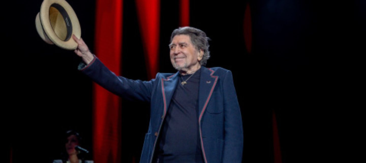 Joaquín Sabina cerró su gira “Hola y adiós” con un concierto en Madrid que definió como el más importante de su vida.