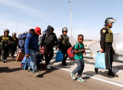 Chile y Perú activaron un comité binacional para enfrentar la presión migratoria en la frontera. 