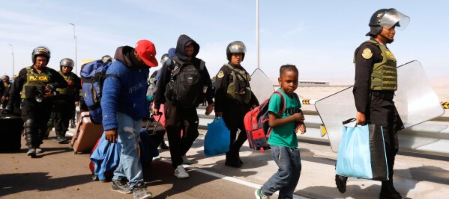 Chile y Perú activaron un comité binacional para enfrentar la presión migratoria en la frontera.