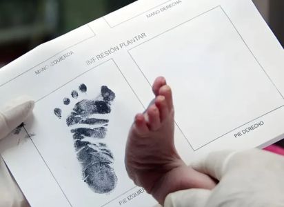 Colombia elimina la regla del apellido paterno primero.