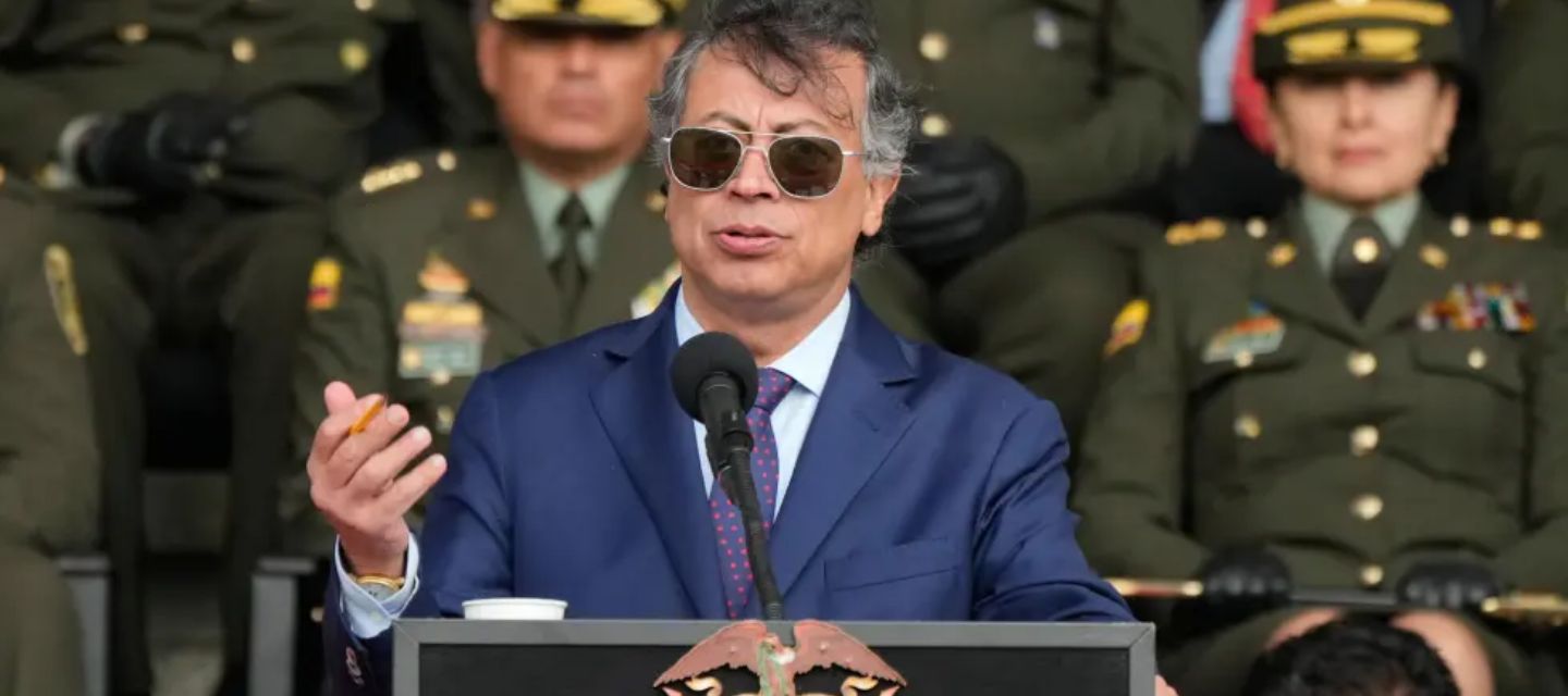 Petro decreta emergencia económica y desata críticas