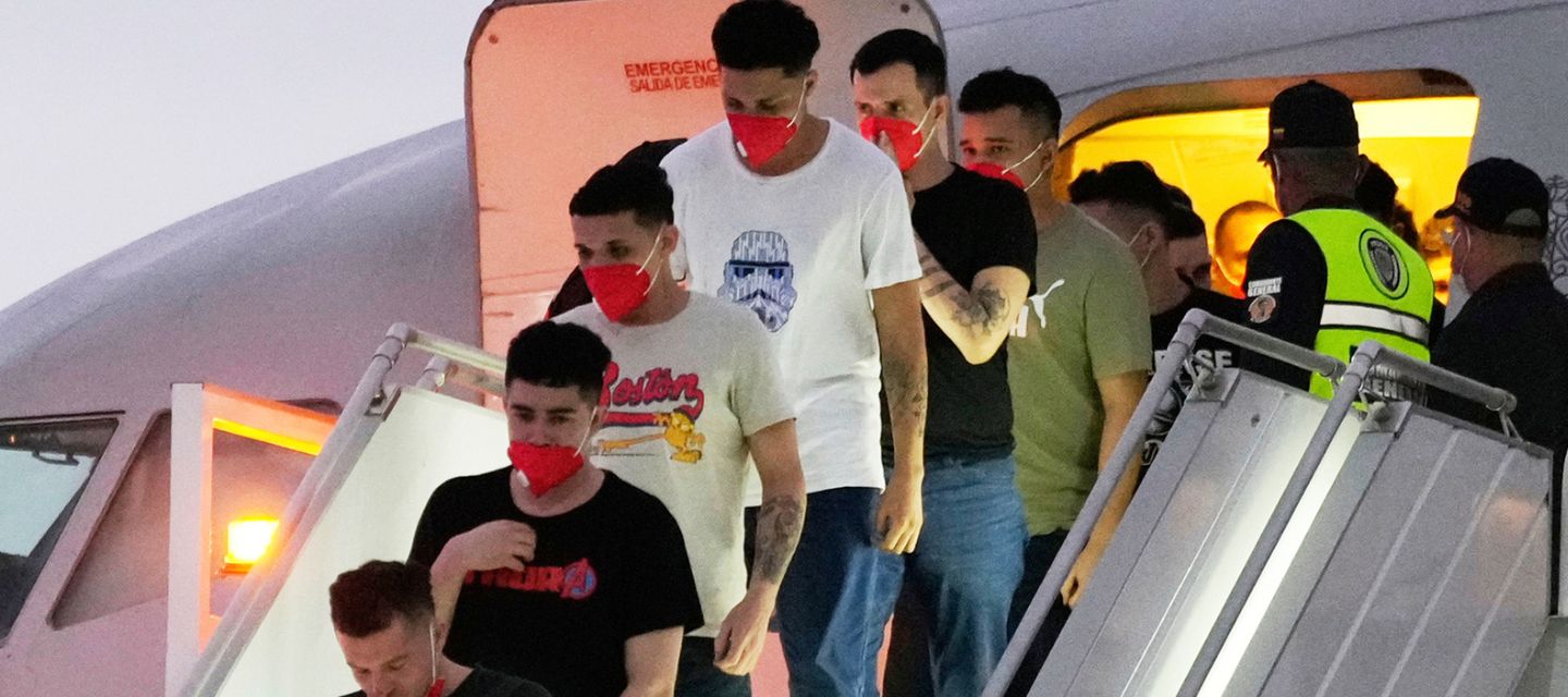 Migrantes venezolanos enviados a una prisión en El Salvador reclaman justicia tras un fallo en EE.UU