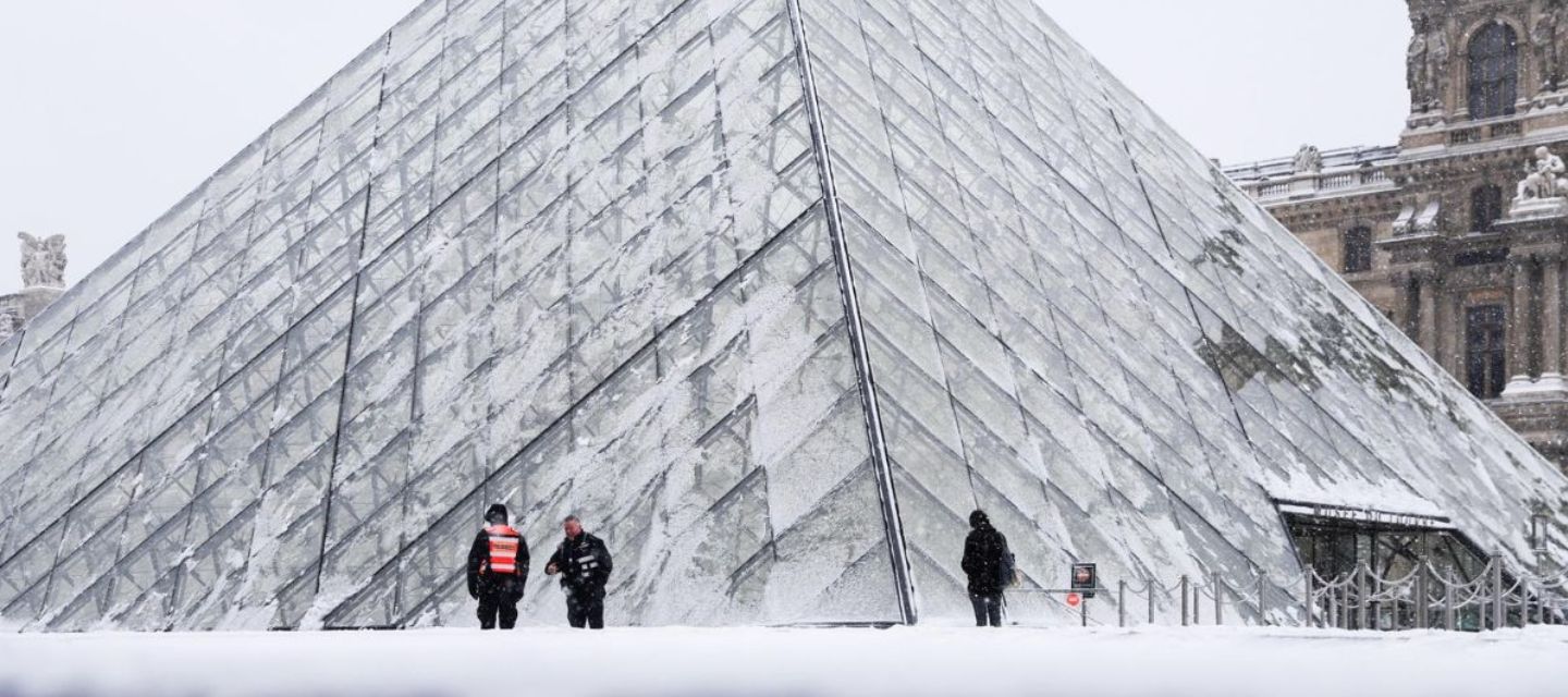 El Museo del Louvre volvió a abrir por completo tras la suspensión de la huelga de empleados,