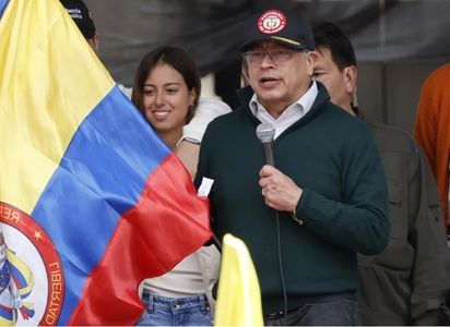 Un recurso judicial pide suspender el aumento del 23,7 % del salario mínimo en Colombia.