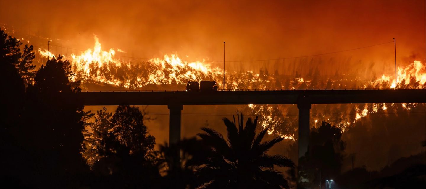 Los incendios forestales en Ñuble y Biobío dejan 19 muertos en Chile.