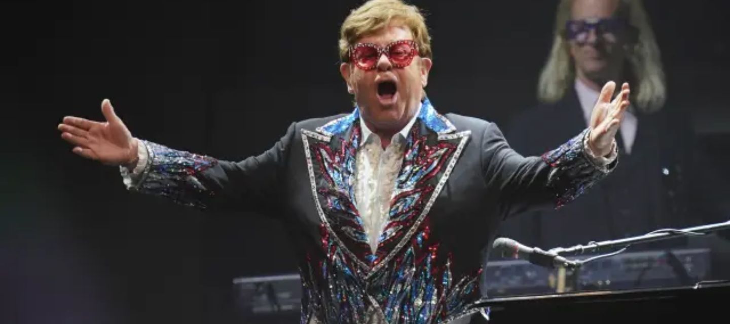 Elton John acusa al ‘Daily Mail’ de invadir su privacidad al revelar datos médicos