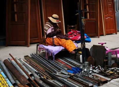 Un estudio revela que más del 70 % de las mujeres en Bolivia trabaja en la informalidad