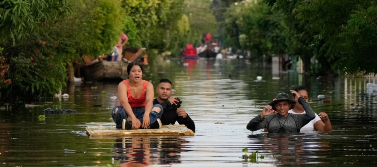 Colombia declara emergencia económica en ocho departamentos del Caribe tras inundaciones que dejan 18 muertos 