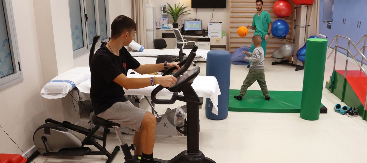 ‍El Hospital Vall d’Hebron integra ejercicio físico prescrito en el tratamiento de la obesidad infantil.
