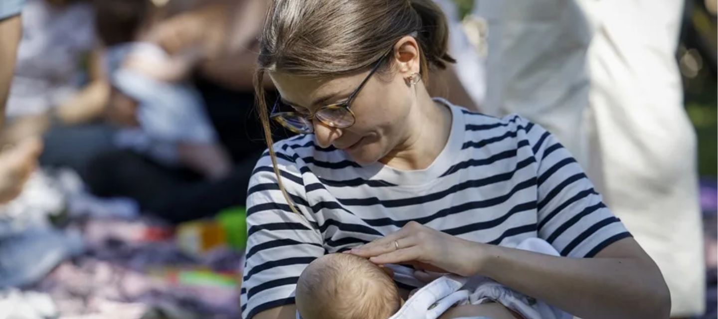 Expertos advierten que la lactancia materna sigue siendo un derecho poco reconocido.