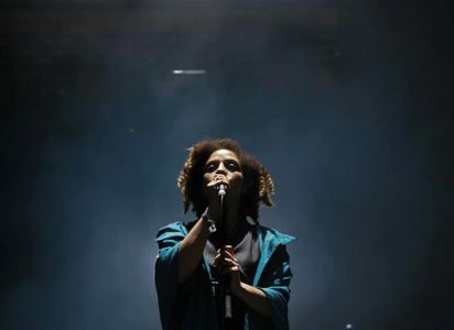 Massive Attack y Tom Waits lanzan “Boots on the Ground”