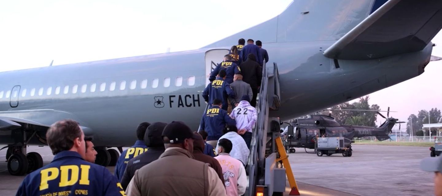 Chile inicia expulsiones de migrantes con primer vuelo de 40 personas