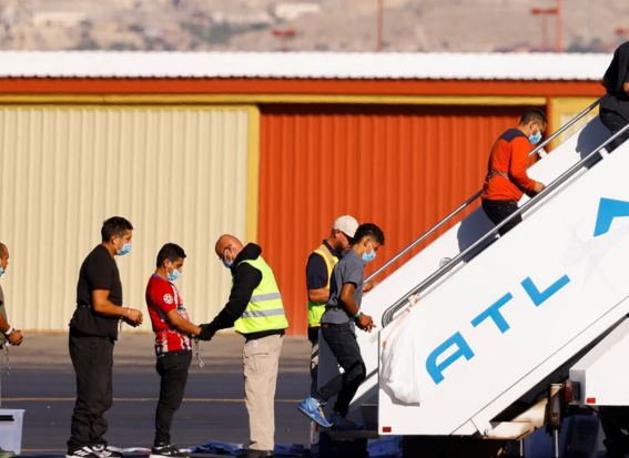 Paraguay recibió a 16 migrantes deportados desde EE.UU. 