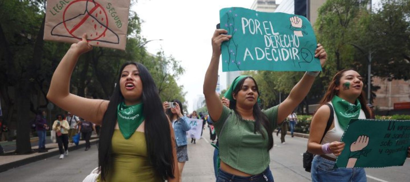 Organizaciones feministas exigen eliminar el delito de aborto en México