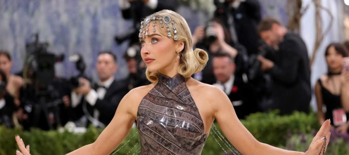 Celebridades ocultaron sus rostros en la Met Gala con máscaras y looks teatrales