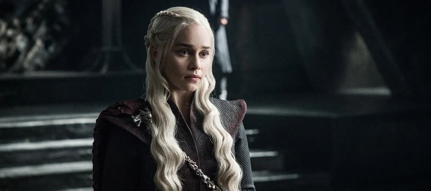 Emilia Clarke habló sobre las secuelas físicas y emocionales que enfrentó tras sufrir dos hemorragias cerebrales 