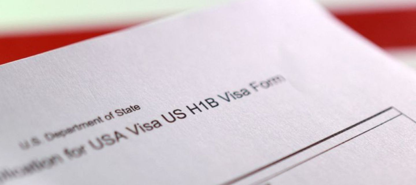 Un juez federal anuló el aumento de 100.000 dólares para las visas H-1B