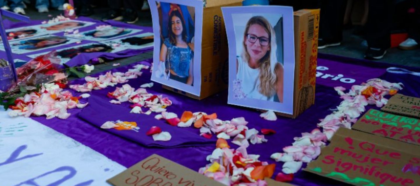 Cientos de mujeres marcharon en Quito para exigir justicia por Nathaly Mafla y Monika Silva
