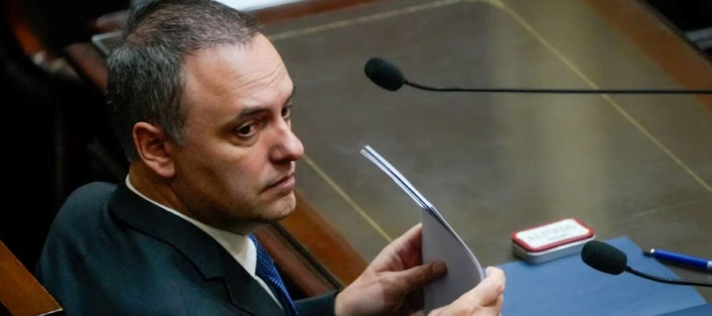 La renuncia de Manuel Adorni cierra una de las mayores crisis del Gobierno de Javier Milei.