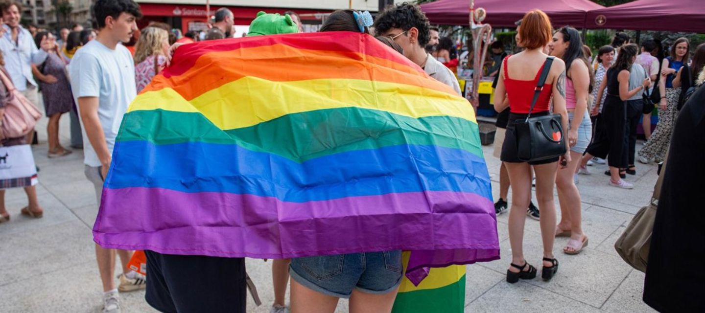 Un informe revela que el 78 % de las personas LGTBI+ en España considera que su integridad física
