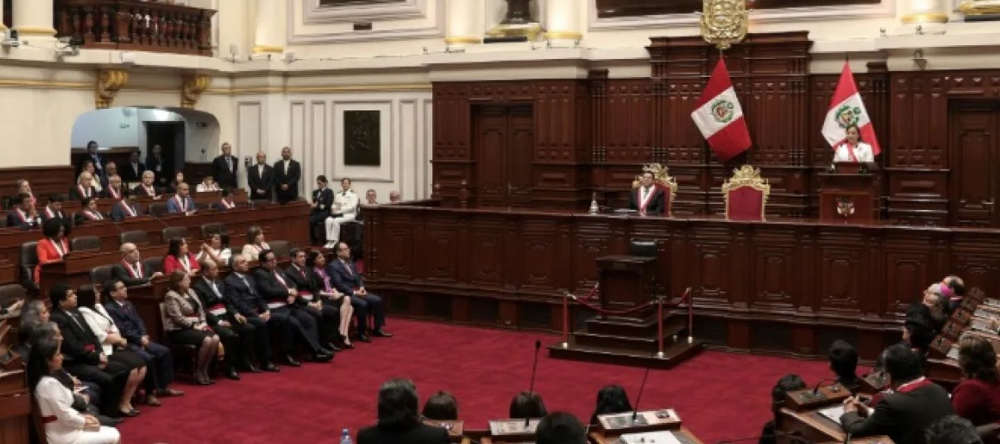 El Congreso de Perú aprobó una ley que incorpora los delitos de lesa humanidad al Código Penal.