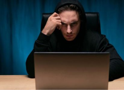 Expertos alertan que la manosfera difunde misoginia y puede radicalizar a jóvenes en México.