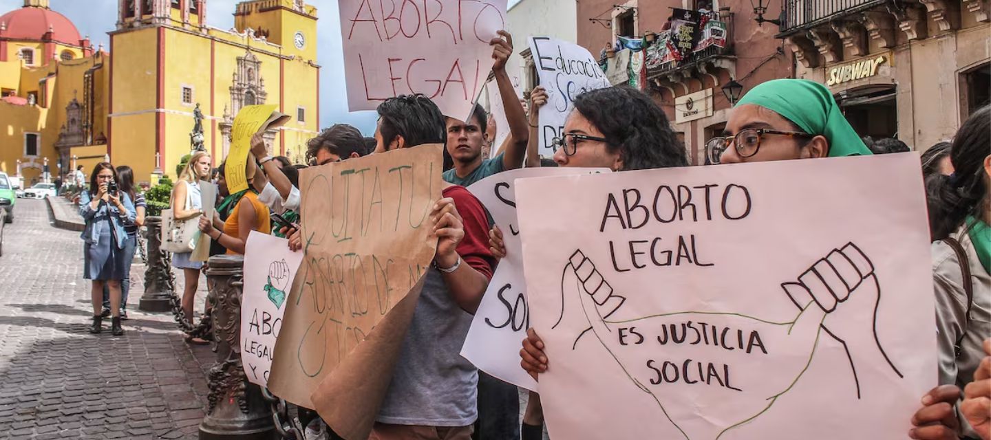 El Congreso de Guanajuato aplazó el análisis de tres iniciativas para despenalizar el aborto.