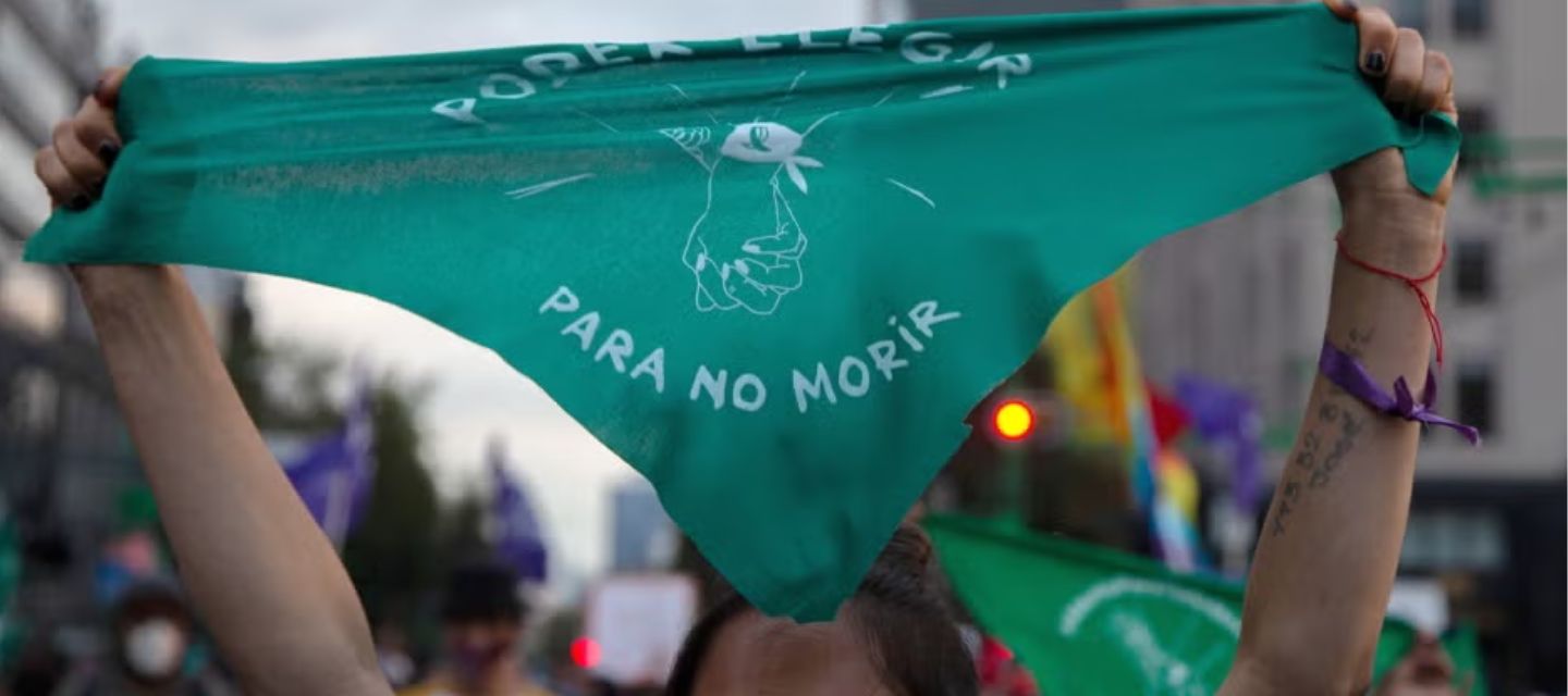 Organizaciones ultraconservadoras coordinan campañas de desinformación