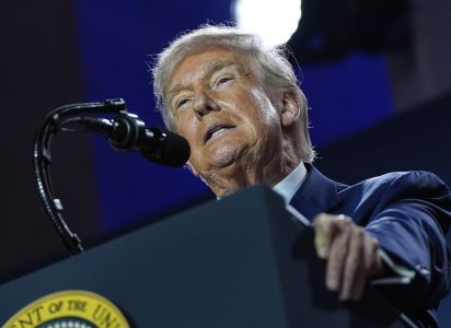 Donald Trump firmó nuevas órdenes ejecutivas para restringir la ciudadanía por nacimiento