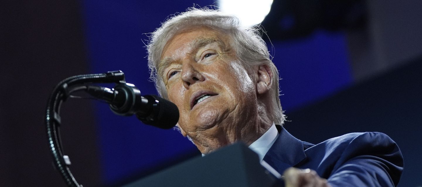 Donald Trump firmó nuevas órdenes ejecutivas para restringir la ciudadanía por nacimiento