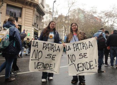 Dos encuestas nacionales coinciden en un aumento de la desaprobación hacia Javier Milei