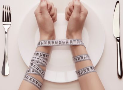 El trend “ser flaca es el outfit” genera críticas por romantizar la delgadez extrema