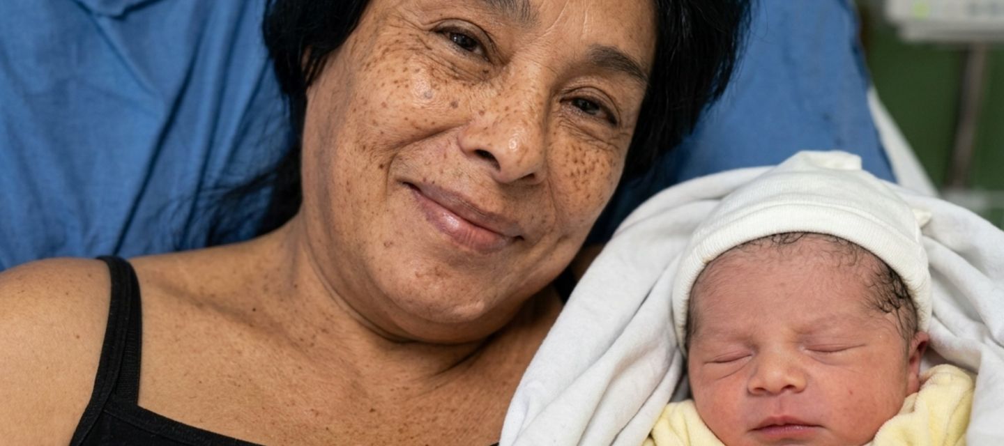 Una mujer de 62 años dio a luz a su primer hijo en San Nicolás tras un tratamiento de fecundación in vitro