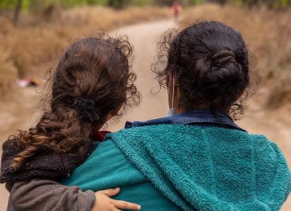 Mujeres migrantes enfrentan fuertes barreras para acceder a salud sexual y reproductiva en Honduras y El Salvador