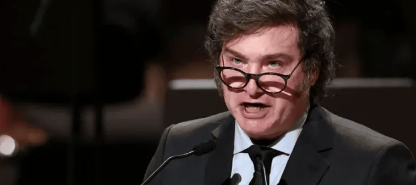 Más de 50 políticos, intelectuales y artistas piden declarar a Javier Milei “persona non grata” en París